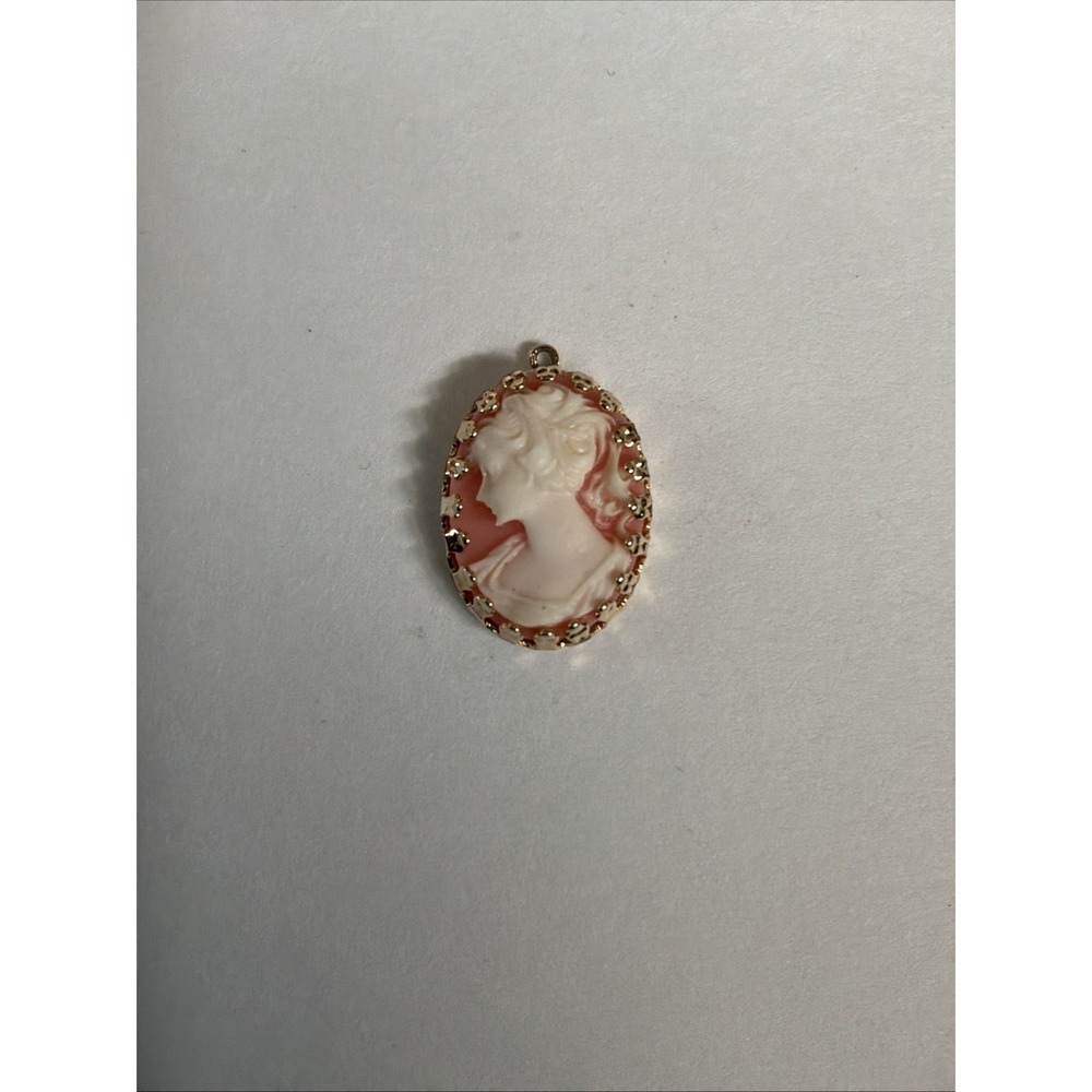 Vtg Gold Tone Cottagecore Feminine Dainty Pink Cameo Necklace Pendant Charm